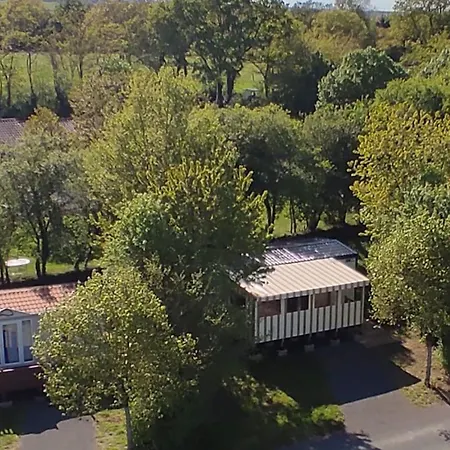 אתר קמפינג Mobil-home Avec Terrasse - 6 Pers. - Api-1-52-2013