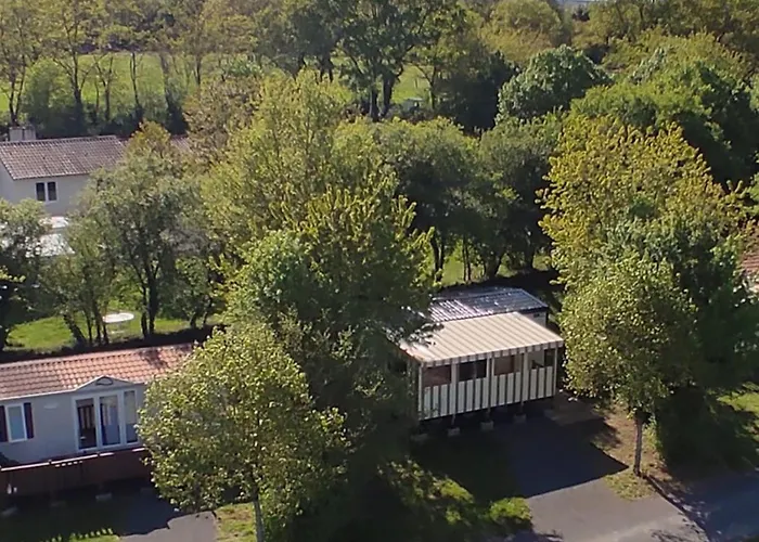 אתר קמפינג Mobil-home Avec Terrasse - 6 Pers. - Api-1-52-2013